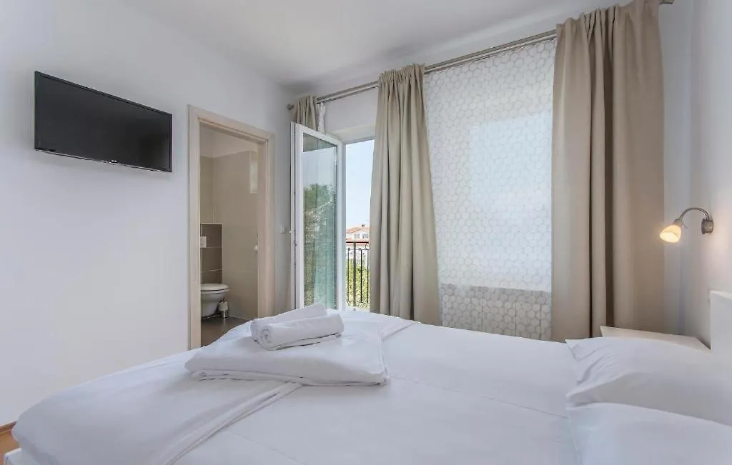 Villa Gloria 2 Kukci 3*,